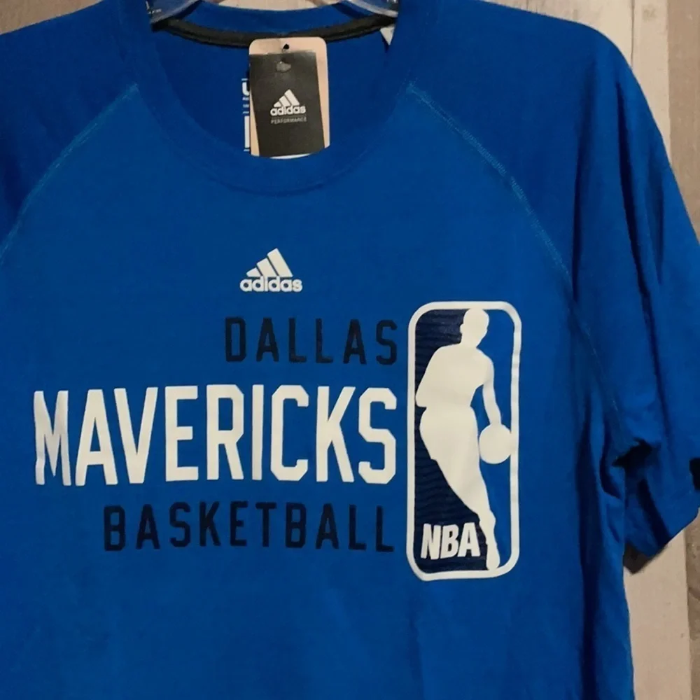 NBA Basketball Adidas Dallas Mavericks Blue Short Sleeve Medium Tee Shirt NEW